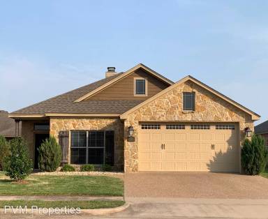 Main picture of 3100 Silver Saddle Dr