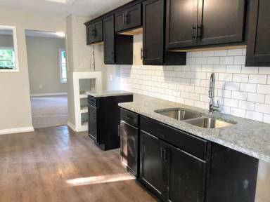 Main picture of 159 E Division St
