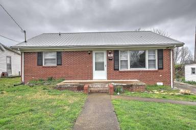 Main picture of 319 N Highland Ave