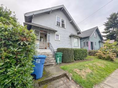 Main picture of 5633 Brooklyn Ave NE