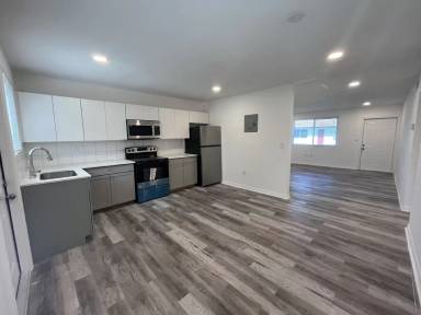 Main picture of 60 NW 161st St