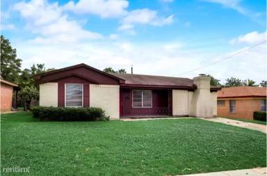 Main picture of 830 E Linda Dr