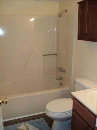 Main picture of 141 Colonial Cir