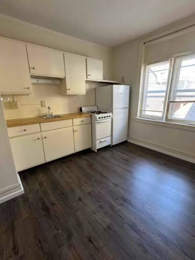 Main picture of 2218 N Summit Ave