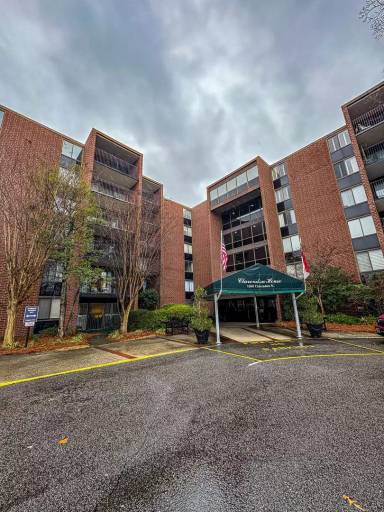 Main picture of 1100 Clarendon St