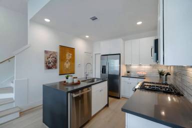 Main picture of 862 Paul Quinn St