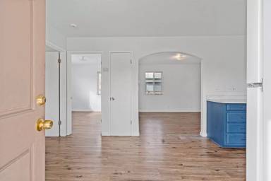 Main picture of 161A W Beach St