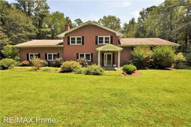 Main picture of 1921 Darden St