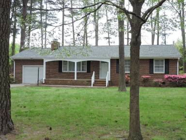 Main picture of 7498 Pinewood Cir