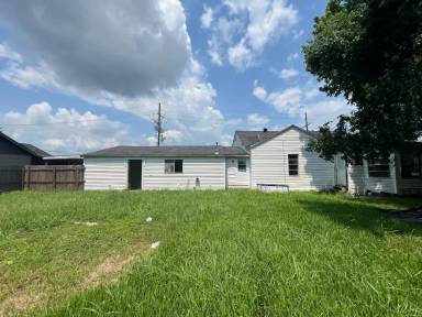 Main picture of 3521 Taft Ave