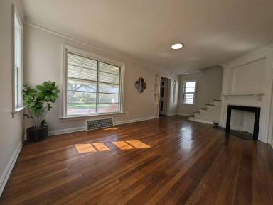 Main picture of 18707 Shawnee Ave