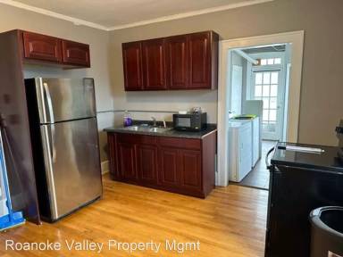 Main picture of 23 E Main St