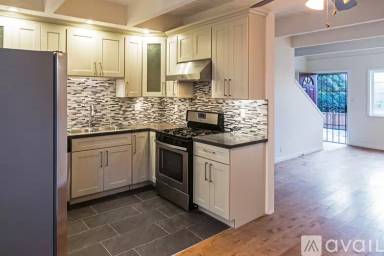 Main picture of 190 Gladys Ave
