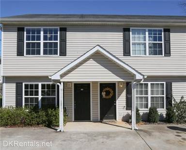 Main picture of 422 Cassville Rd