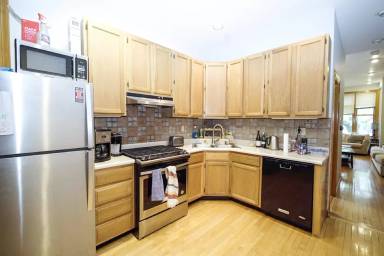 Main picture of 2731 N Seminary Ave