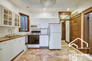 Main picture of 1467 N Milwaukee Ave