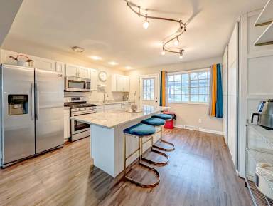 Main picture of 8616 Hickory Ave