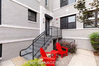 Main picture of 811 Otis Pl NW