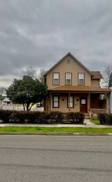 Main picture of 323 SW H St