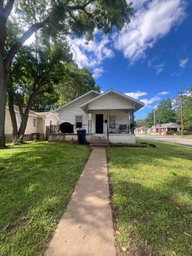 Main picture of 955 E Loren St