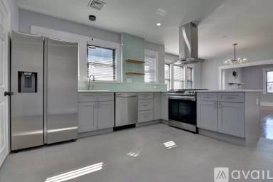 Main picture of 9 Elm Ave
