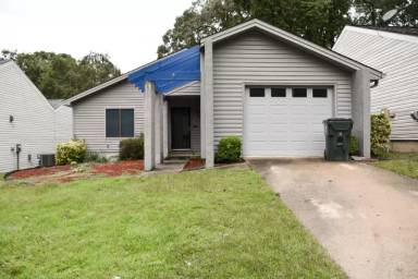 Main picture of 107 Lake Pointe Dr