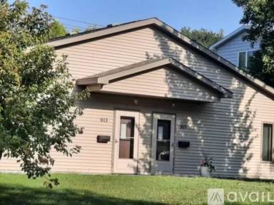 Main picture of 613 N Broadway