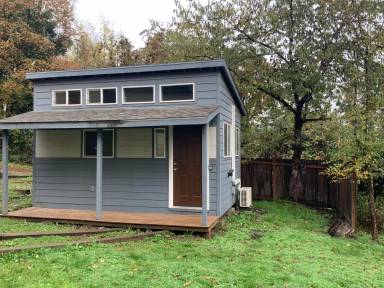 Main picture of 1610 Riverview St