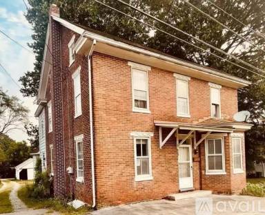 Main picture of 168 Main St