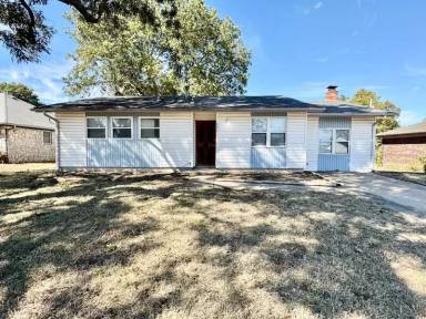 Main picture of 606 N Village Ave