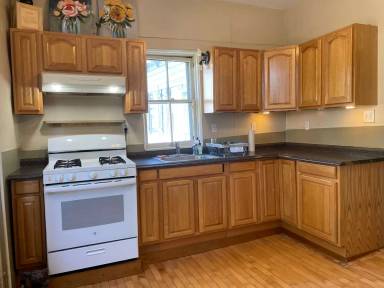 Main picture of 7 N Ferry St