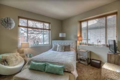 Main picture of 985 16th St