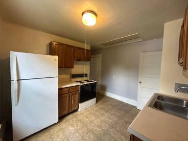 Main picture of 1438 W 15th St