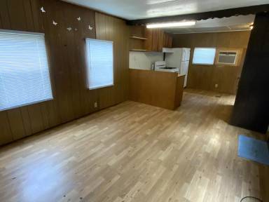 Main picture of 100 Helton St