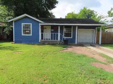 Main picture of 2015 3rd St
