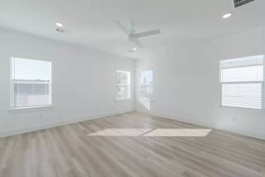Main picture of 2911 Honor Way