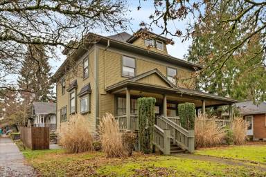 Main picture of 3203 SE Clinton St