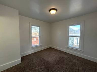 Main picture of 1608 E 12th St