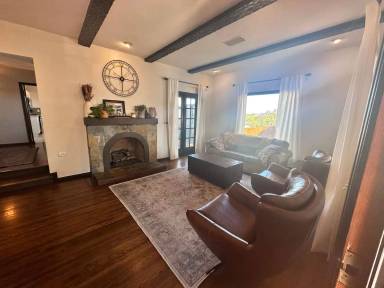 Main picture of 4496 Berting St