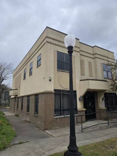Main picture of 654 Saint Louis Ave