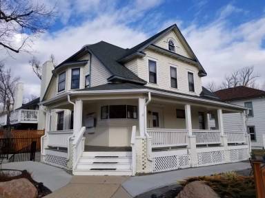 Main picture of 1705 Marine St