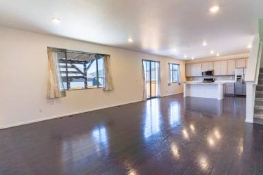 Main picture of 489 S Olathe St