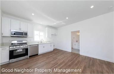 Main picture of 1100 W 45th St