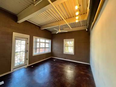 Main picture of 15 N 18th St