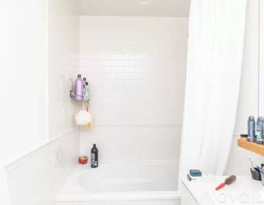 Main picture of 400 S Green St