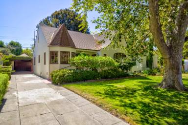 Main picture of 2627 Land Park Dr