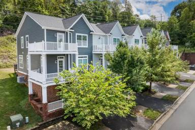 Main picture of 2410 Winthrop Dr