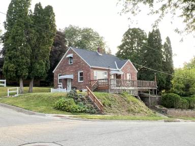 Main picture of 855 Strauss St