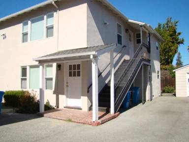 Main picture of 932 University Dr