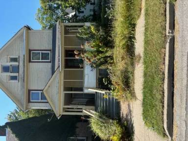 Main picture of 1588 E 86th St